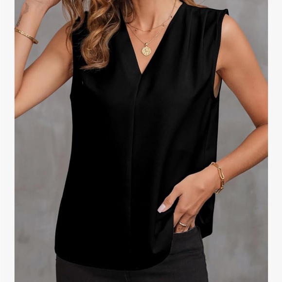 Black sleeveless top. Medium - Picture 5 of 7
